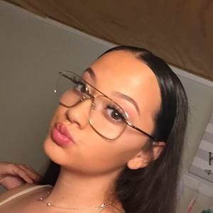 Meet your Posher, Karina